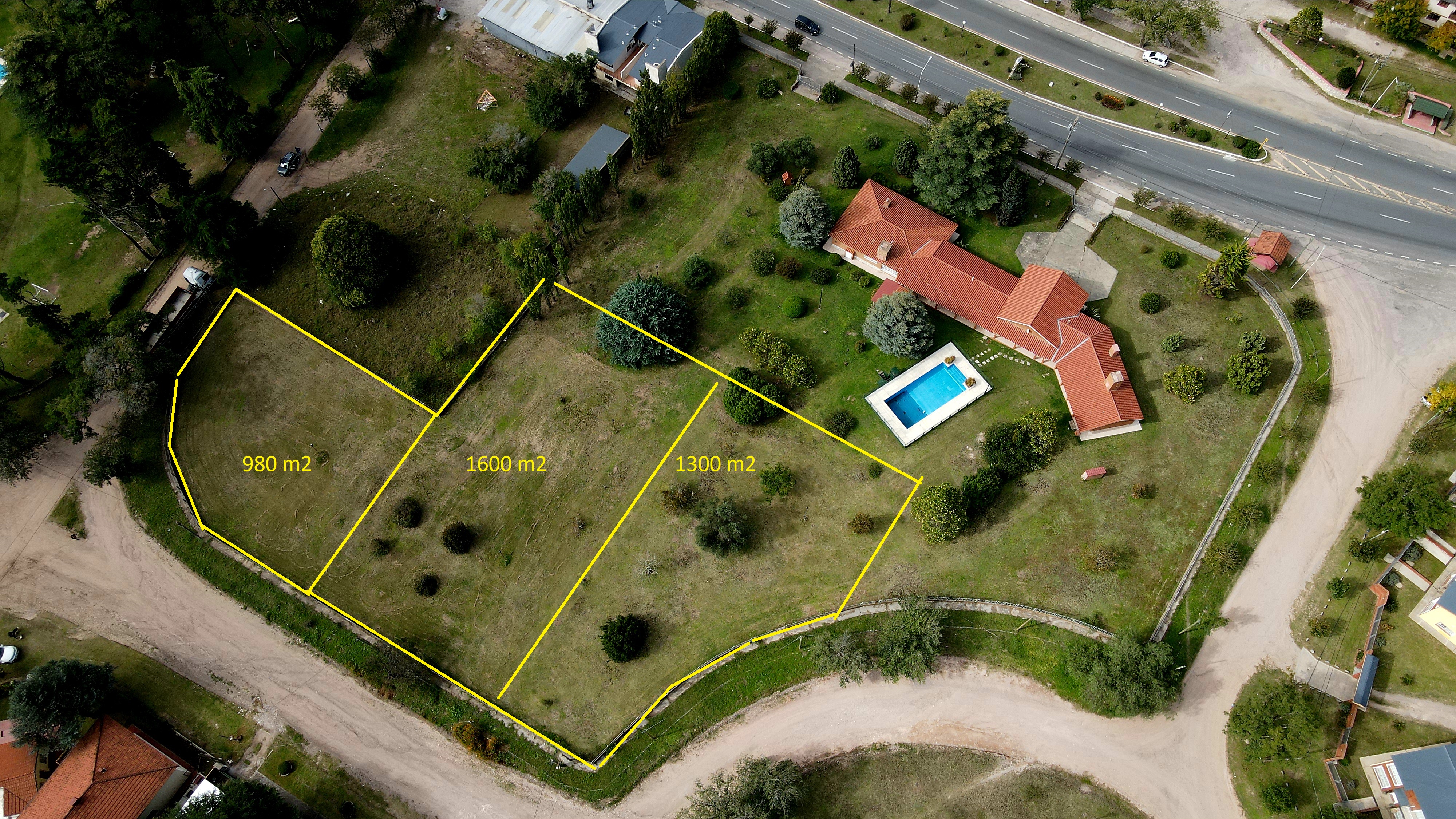 Lotes Villa Giardino 980m2 1600m2 1300m2.jpg